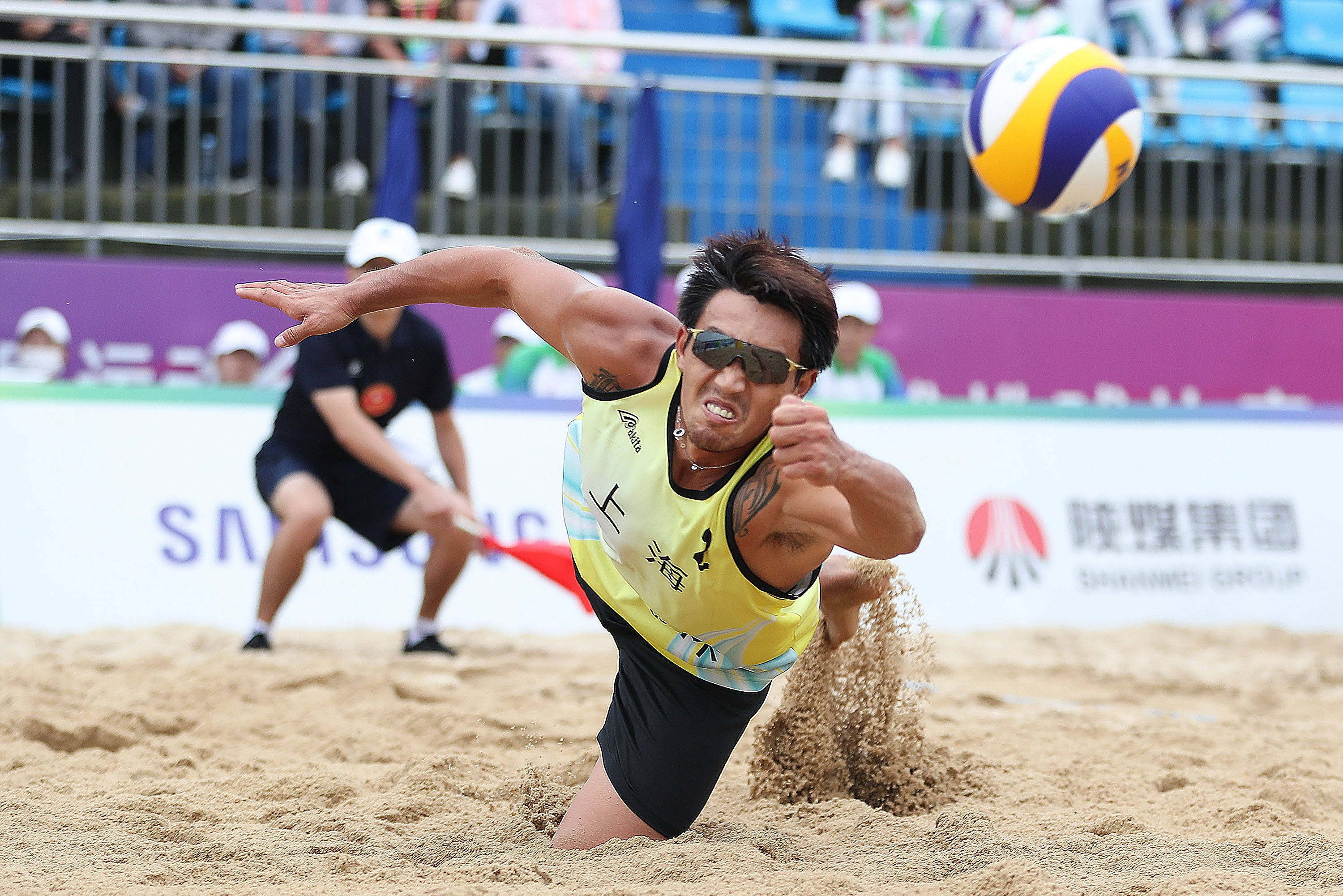 爱游戏官网-沙滩排球：阳光与沙滩上的较量