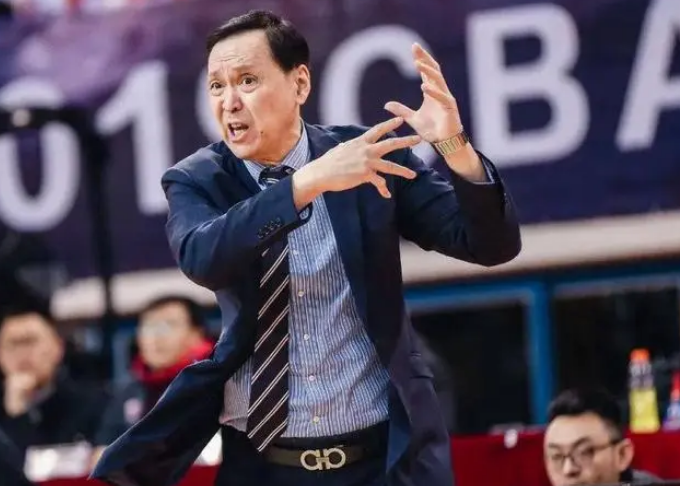 -传奇教练的战术秘密，助力球队持续冲冠的简单介绍