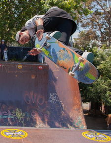 爱游戏在线-全国青少年滑板锦标赛青春燃烧，中国青少年滑板锦标赛冠军